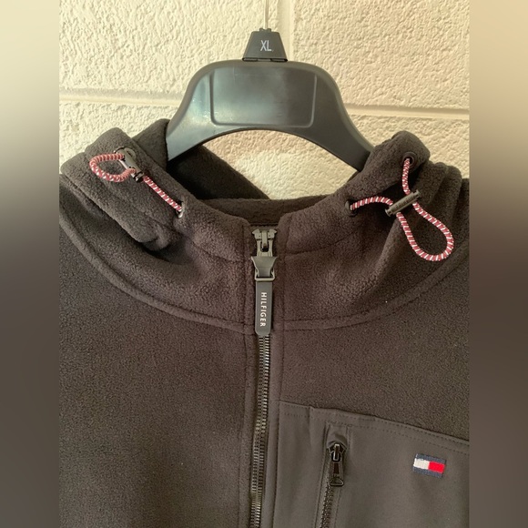 Tommy Hilfiger Men's Hooded Performance Fleece Jacket
NWT - Picture 4 of 12